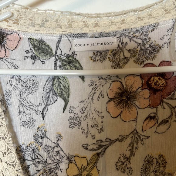 Cocoa and jasmine medium floral blouse - Picture 2 of 4